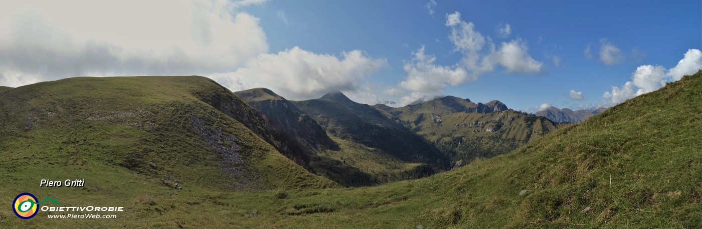 45 Scendendo dall'Aralalta alla selletta sottostante dove mi immetto sul sent. 101.jpg